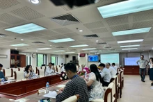 参加黄金拍卖的企业代表。