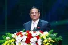 范明正总理在会上发表讲话。