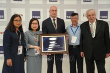 越南通讯社副社长段氏雪绒女士率团出席塔斯社成立120周年庆典。（图片来源：越通社）