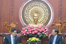 胡志明市人民委员会主席潘文买会见印度尼西亚工商会（KADIN）主席阿尔贾德·拉斯吉德。