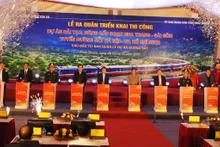 越南政府总理范明正出席芽庄-西贡铁路线路升级改造项目出征仪式。