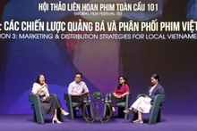 代表们在101全球电影节研讨会上交换意见。
