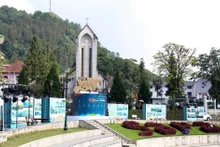 老街省沙巴旅游地标之一——石教堂。