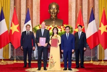 合作协议签订仪式。