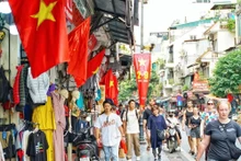 国庆节期间来到河内的游客。