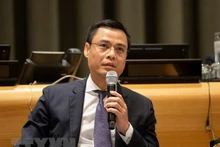 越南常驻联合国代表邓黄江大使发表讲话。（图片来源：越通社）