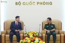 潘文江大将会见韩国国防部副部长金宣虎.