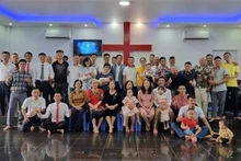 曾经的吸毒者几代家庭成员聚集在新生活基督教中心。（图片来源：越通社）