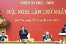 越南政府总理范明正主持政府党委委员会第一次会议。