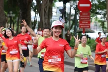 数千人参加“致力于无毒品社区”跑步比赛。
