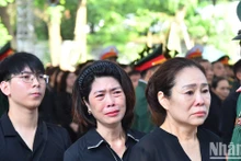 民众从清晨排起长队，前来吊唁阮富仲总书记逝世【组图】