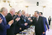 苏林总书记会见俄罗斯援越人士、知识分子和专家。（图片来源：越通社）