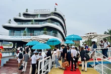 游客上传参观下龙湾。