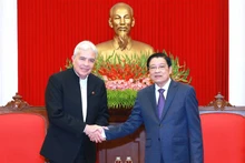 越共中央内政部部长潘廷镯会见委内瑞拉农业和土地部长维尔马·卡斯特罗。