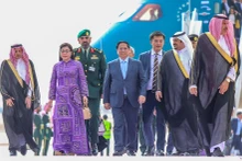 越南政府总理范明正和夫人开始对沙特阿拉伯进行访问。（图片来源：VGP）