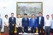 越南劳动荣军与社会部副部长阮伯欢会见日本国际协力机构（JICA）驻越南副首席代表久保佳友。