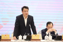 越南计划与投资部副部长陈国方在2月5日下午举行的政府例行记者会上发言。（图片来源：VGP）