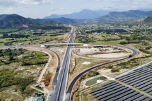 芽庄-甘林高速公路。