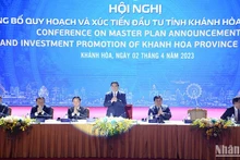 越南政府总理范明正出席会议并发表重要讲话。