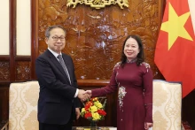 越南国家代主席会见前来拜别的日本驻越南大使。（图片来源：越通社）