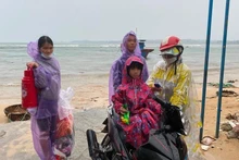 附图：坚决要求危险地带居民撤离到安全地带。