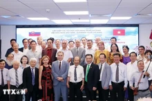 出席斯洛伐克国庆庆祝活动的代表合影。