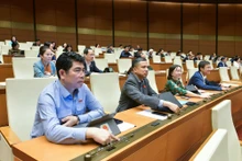 国会全票通过《人民防空法》。