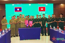 双方签署仪式场景。（图片来源：人民军队报）