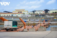附图。