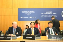 越南外交部部长裴青山出席2023年经济合作与发展组织（OECD）理事会部长级会议。