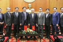 双方代表合影。