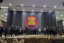 各代表合影。