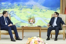 范明正总理会见法国外交与欧洲事务部负责对外贸易的部长奥利维尔·贝希特。