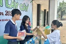 宣传青少年“以书换树”的美好行动。(图片来源:越通社)