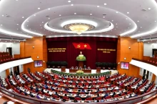 越共第十三届中央委员会第十一次会议在首都河内开幕。