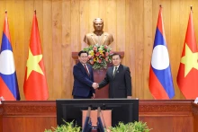 越南国会主席王廷惠与老挝国会主席赛宋蓬·丰威汉。