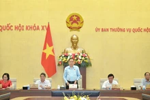 国会主席陈青敏在会上发表讲话。