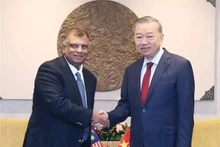 苏林总书记会见Capital A集团首席执行官托尼·费尔南德斯。（图片来源：越通社）