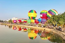 附图：会安市一角。