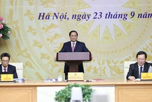 范明正总理在会上发表讲话。