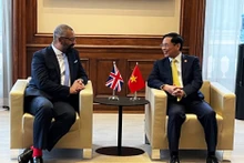 越南外交部长裴青山会见英国外交大臣詹姆斯·克莱弗利。（图片来源：外交部）