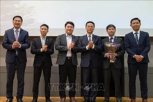 与会代表合影。（图片来源：越通社）