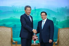 越南政府总理范明正会见马来西亚国防部长。（图片来源：VGP）