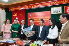 《人民报》社工作组与山罗省省委举行工作会议【组图】