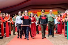 越南政府副总理陈流光出席得乐省全民保卫祖国安全日活动。