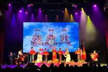 “越南遗产之夜”艺术活动上的表演节目。