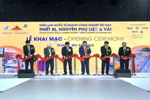2025年胡志明市国际纺织面辅料及机械展览会开幕剪彩仪式。（图片来源：越通社）