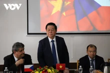 越共中央书记处书记、中央宣教部部长阮重义在会见捷克和摩拉维亚共产党第一副主席时发表讲话。（图片来源：越南之声）