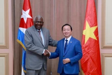 越南政府副总理陈红河拜会古巴国会主席埃斯特万·拉索·埃尔南德斯。（图片来源：VGP）
