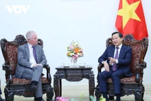 越南政府副总理黎明慨在会见美国华平投资集团(Warburg Pincus)首席执行官纪杰。（图片来源：越南之声）